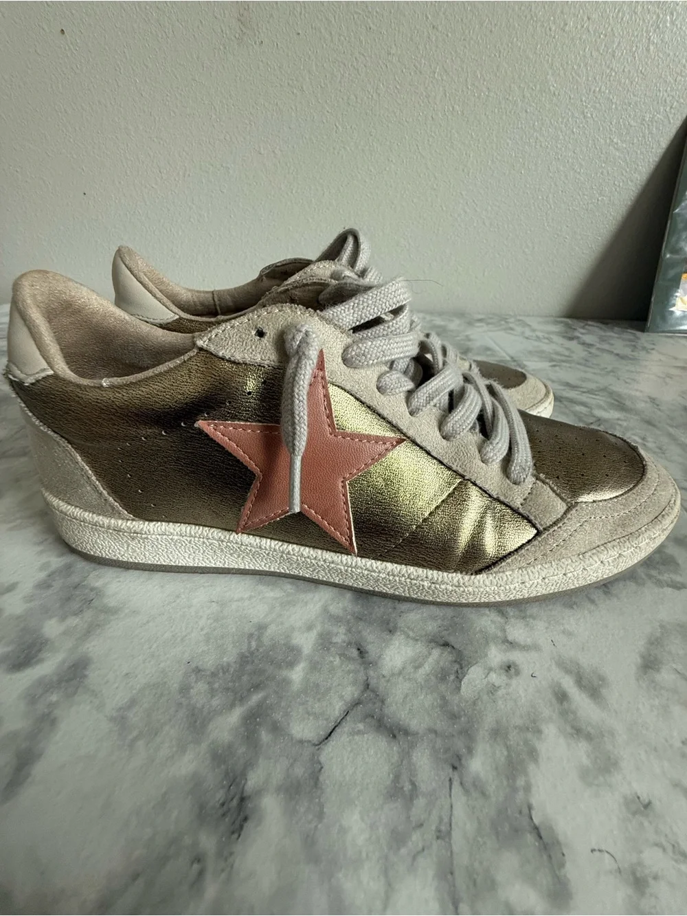 SHU SHOP Women's Metallic Gold Sneakers with Pink Star Accent Sz 81/2 Paz Golden